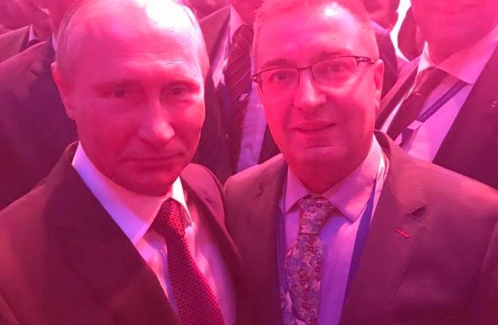 Fotoja e Luan Ramës së LSI me Putin entuziazmon militantët: Le të plasë Edi, por a është kjo një skandal diplomatik?