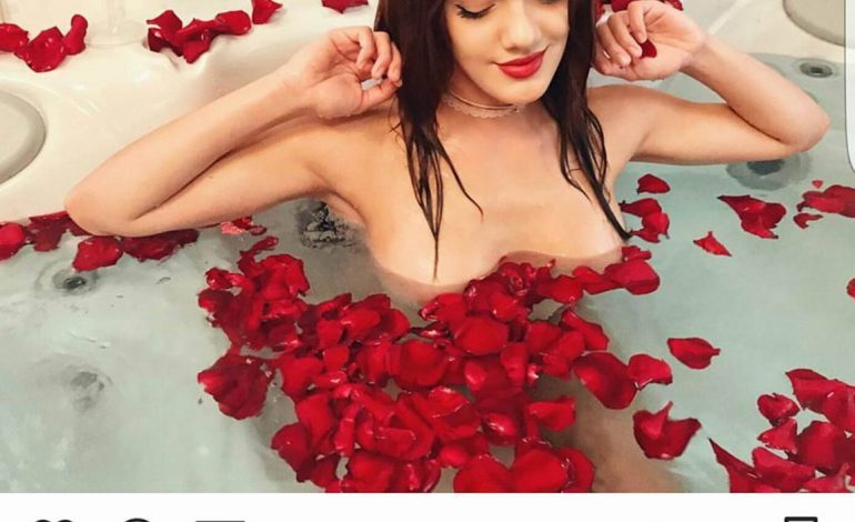 Këtë herë e tepron, Klaudia Pepa nudo në vaskë