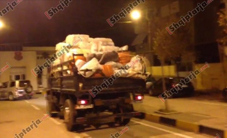 Fotot/ Transporti i pazakontë i 10 ton drogë në komisariat