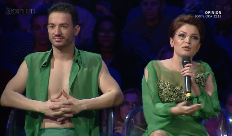 VIDEO/ Sherri i plotë. Ofendime live në spektakël mes Fiori Dardhës dhe Robert Aliajt