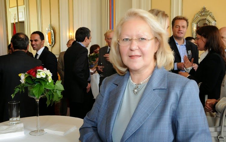 Vlorë/ Ambasadorja greke: Tregoni kujdes të veçantë për banorët e Himarës