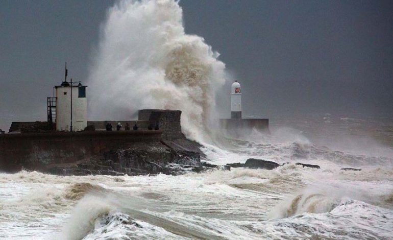 Uragani Ofelia, Irlanda lëshon alarmin më të madh
