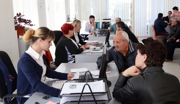 Testohen 600 punonjës të OSHEE në Tiranë. Jahaj: Kush s’kalon, largohet!
