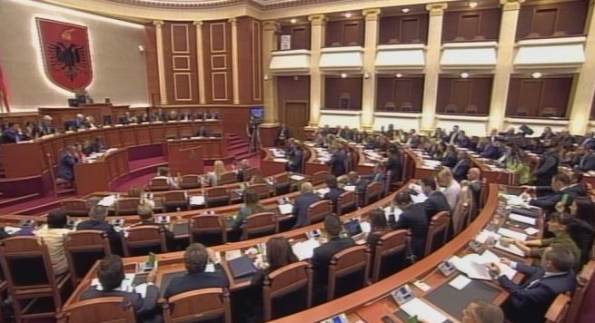 Kuvendi miraton ligjin për pakicat Kombëtare/ Dule voton kundër