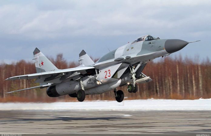 DHURATE RUSE/ Serbia tregon “forcën” me MiG-29 ne parade