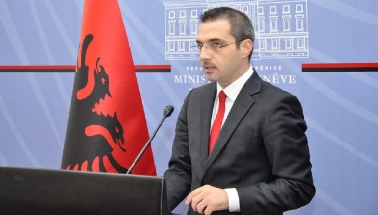 Kur ishte ministër nuk iu miratuan/ Tahiri riçon dy projektligjet në Kuvend