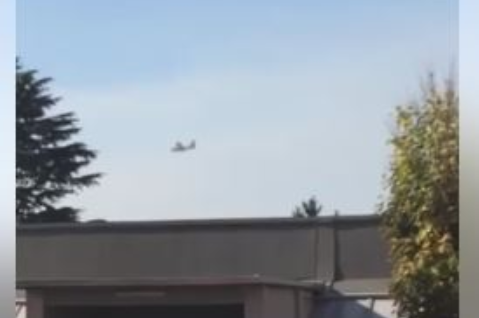 Avionë të vegjël fluturojnë ulët në Gjirin e Lalzit, Sali Berisha status në Facebook