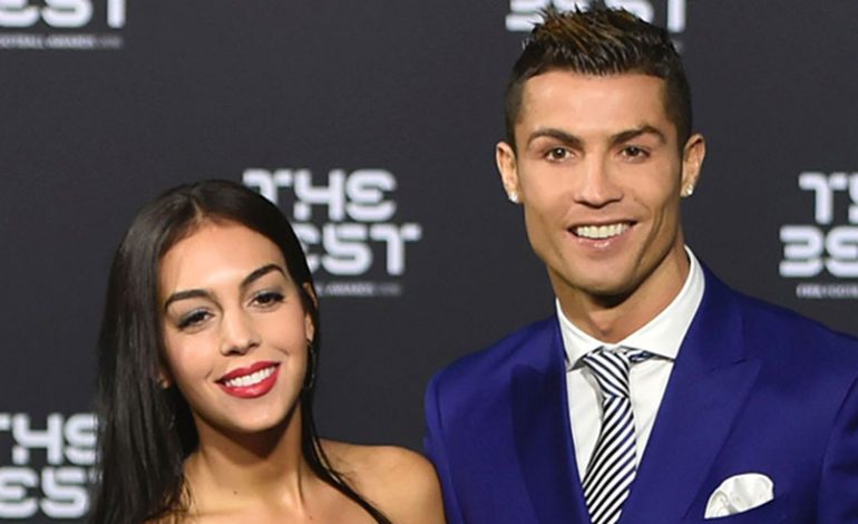Cristiano Ronaldo zbulon me ndjekësit e tij gjininë e bebit, por edhe emrin