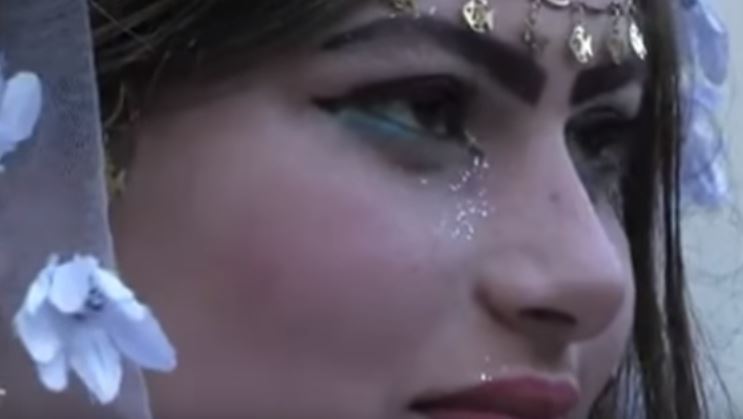 ISIS nuk do ta lejonte kurrë këtë! Shihni dasmën pas çlirimit (VIDEO)