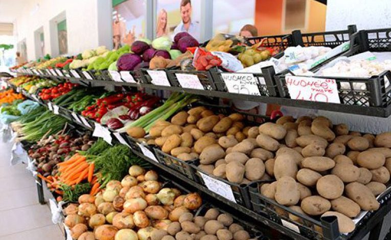 Si të hiqni mbetjen e pesticideve në frutat dhe perimet që hani