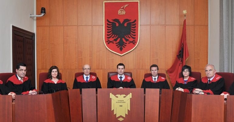 VETTINGU/ 7 gjyqtarëve të Kushtetueses u kontrollohen vendimet