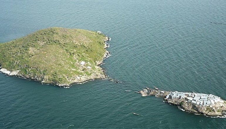 Ishulli i vogël më i populluar në botë, pranë ishullit të madh pa asnjë banor! (Foto)