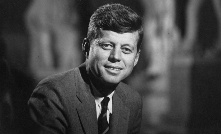 “VRASJA E SHEKULLIT”/ Trump publikon dosjen e fundit te Kennedy. Ja cfare fshihet