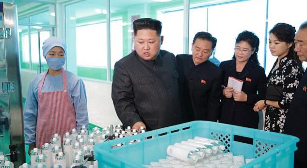 Kim Jong-un viziton një fabrikë kozmetike, ka një mesazh për femrat e Koresë Veriore