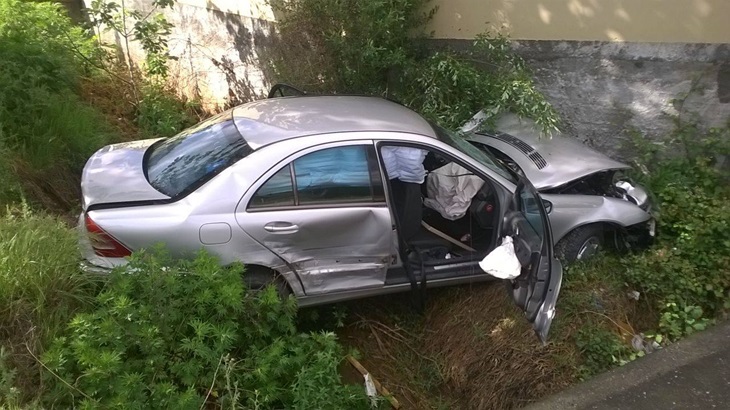 Tragjike në Lushnjë, i riu humbet kontrollin e makinës duke gjetur vdekjen