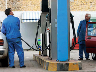 Mbushi makinën me karburant me para të falsifikuara, si e pësoi 28-vjeçari në Sarandë