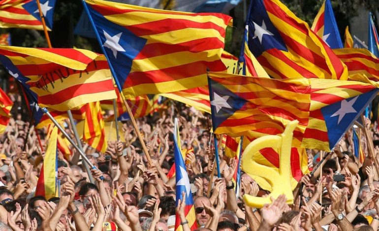 Katalonja shpall pavarësinë nga Spanja