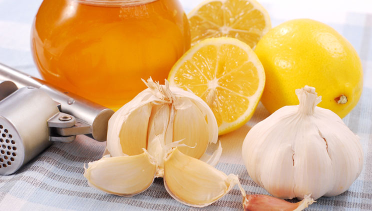 Hudhër dhe limon për të rënë në peshë