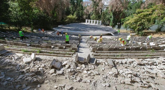 Si po transformohet Amfiteatri te kodrat e Parkut të Liqenit(foto)