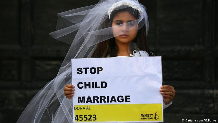 RAPORTI ALARMANT/ 11.5 milionë të mitura në botë, në vend të shkollës, martohen. Historitë