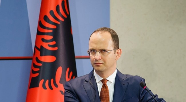 Tirana përshëndet bashkimin politik të shqiptarëve në Malin e Zi