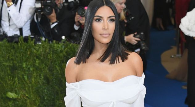 Si duket Kim Kardashian pa grim (foto)