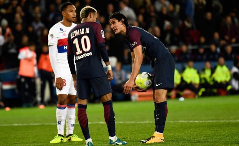Neymar sërish problematik, debaton me trajnerin Emery