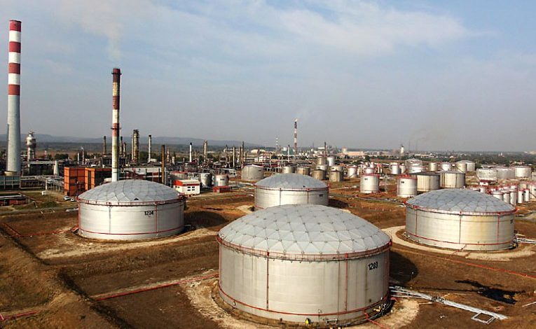 PANÇEVO, rafineria serbe që furnizon Shqipërinë e Kosovën me naftë ruse: Ja shkaku i trazirave në Ballkan
