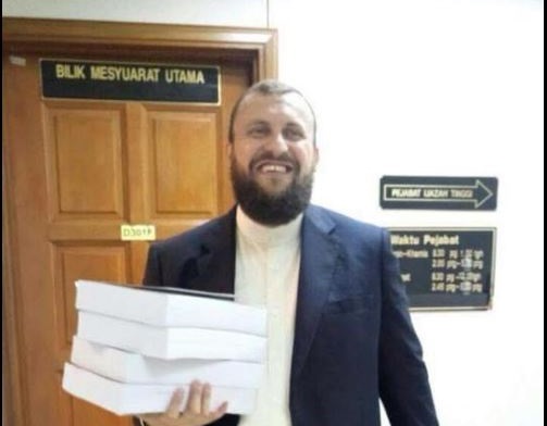 Lirohet pedagogu shqiptar i arrestuar për terrorizëm në Malajzi