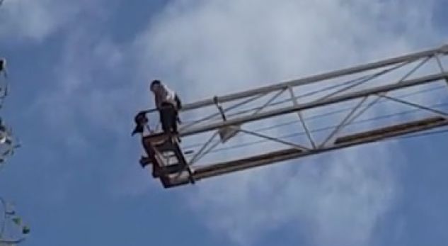 Zbret pas 1 ore e 30 min nga vinçi/ Kërcënonte me vetëvrasje