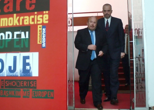 Pse Rama e krahasoi kërkesën për Tahirin me burgosjen e Fatos Nanos!