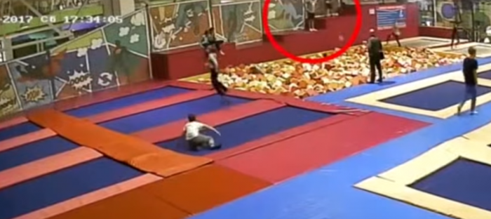 Politikani i pasur rus vdes gjatë një “prove akrobatike” në parkun e lojërave