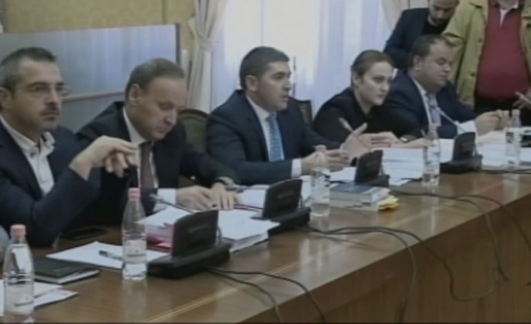 Përveçse tropojanë por edhe prokurorët më të dobët gjykojnë Tahirin/ Ja klasifikimi i tyre