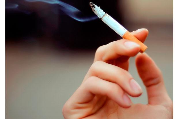 Kompania që shpërblen punëtorët që nuk e pinë duhanin