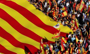 Dhjetëra mijëra demonstrues në mbështetje të Spanjës së bashkuar