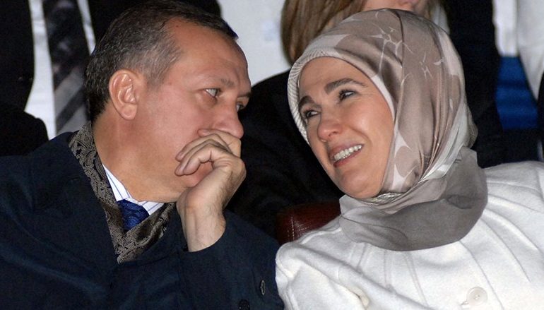 Dashuri me shikim të parë, historia e presidentit turk Erdogan me Emine