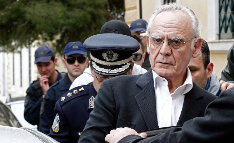 Kthehet në burg ish-ministri i mbrojtjes në Greqi