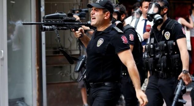 Arrestohen 143 persona, disa prej tyre dyshohet se po përgatitnin sulme në Ditën e Republikës së Turqisë