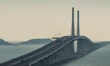 Kinë, udhëtoni mbi urën më të gjatë në botë