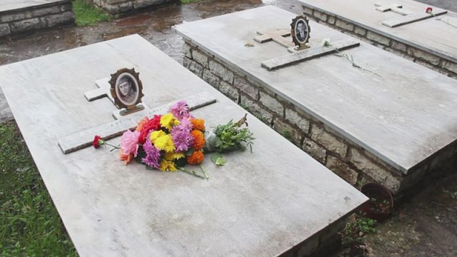 Ambasadorja greke: Të rifillojë kërkimi për eshtrat e ushtarëve tanë. “Jemi të indinjuar nga Shqipëria”