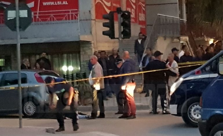 Video/ Atentati në Lushnjë, babai i Laert Haxhiut: Po i ka vrarë djali im, do ta var në litar