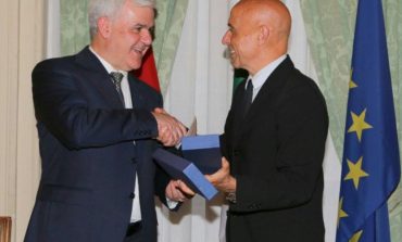 Ministri i Brendshëm i Italisë vizitë në Tiranë, takim me Xhafajn