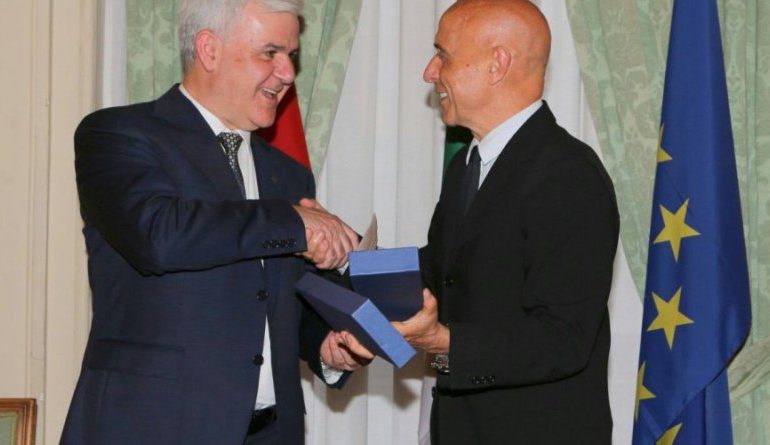 Ministri i Brendshëm i Italisë vizitë në Tiranë, takim me Xhafajn
