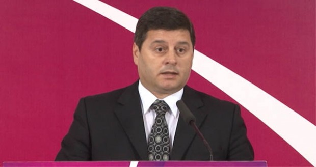 Deputeti socialist “mesazh” Berishës për një avion me drogë në port