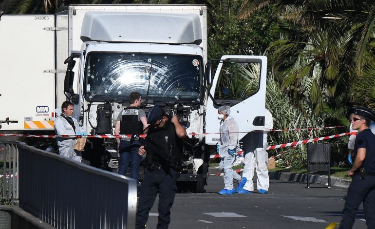 EMRI/ “Furnizoi me armë terroristin e 86 viktimave në Nicë”, lirohet shqiptarja