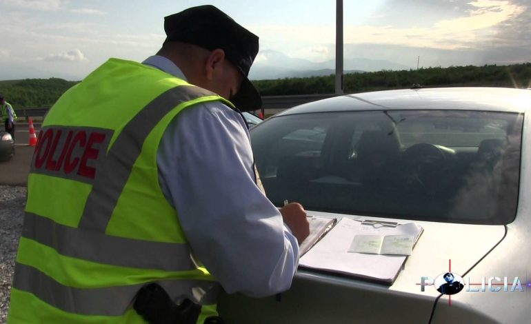 Skrapar/ Drejtonte automjetin pa leje qarkullimi, në pranga 20-vjeçari