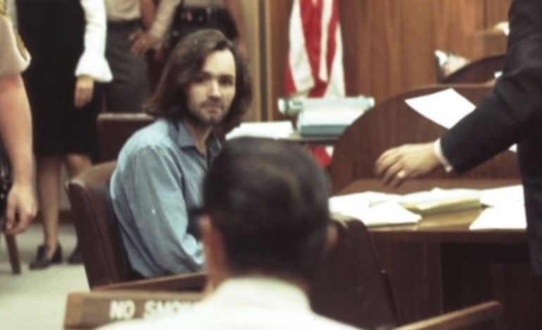 Historia/ Kush ishte Charles Manson, psikopati udhëheqës që tronditi botën