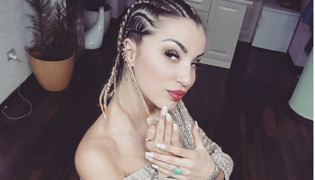 Roza Lati do iu “çmend” me këtë veshje (FOTO)