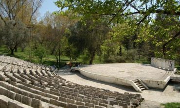 Bashkia e Tiranës nis rehabilitimin e monumenteve tek Parku i Liqenit (Fotot)