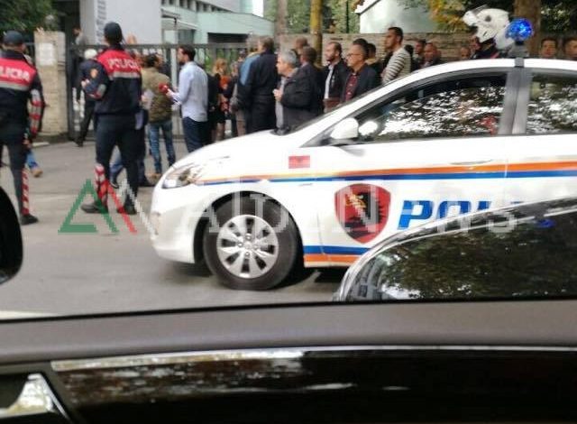 FOTO, VIDEO EKSKLUZIVE/ Gjyqtari sillet në Gjykatën e Tiranës, pritet arrestimi